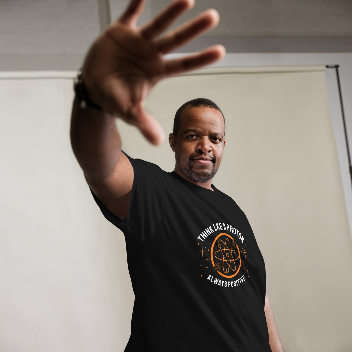 Men's classic tee - Think Like A Proton - Always Positive